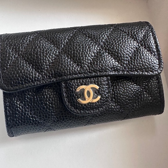 CHANEL Classic Flap Card Holder – Black Caviar Leather | Gold Hardware - Picture 3 of 15